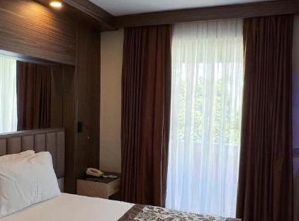 Fame Hotel تورنگار