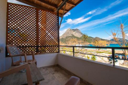 Ceneviz Hotel