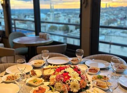 تور هتل زوریخ شهر قدیم استانبول تورنگار